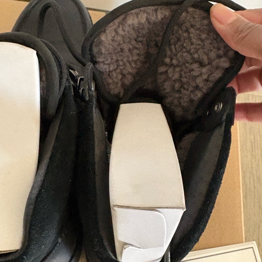 UGG Men's Black Boots - Picture 9 of 11
